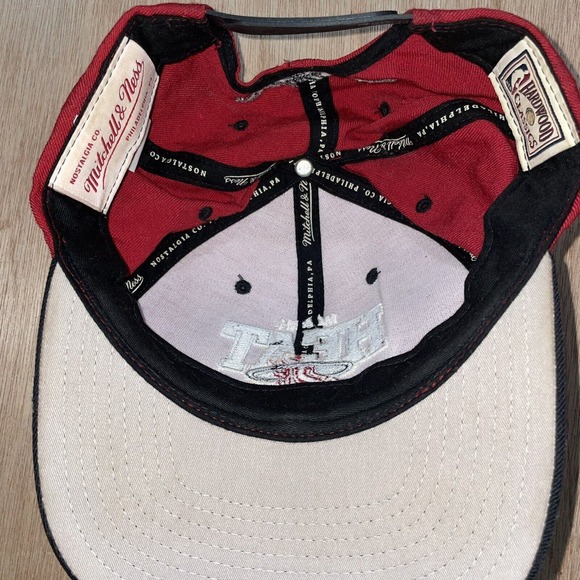 Miami Heat Basketball Mitchell And Ness‎ Men’s Red SnapBack Hat - Picture 4 of 4